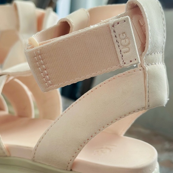 Ugg Sandals size 8.5 - Picture 3 of 7